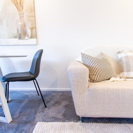 Stylish 2-Bedroom Haven Next To Hagley Park Крайстчърч Екстериор снимка
